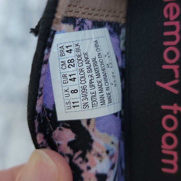 Skechers memory foam 11w  wore once for an hour. Excellent condition - Picture 2 of 6